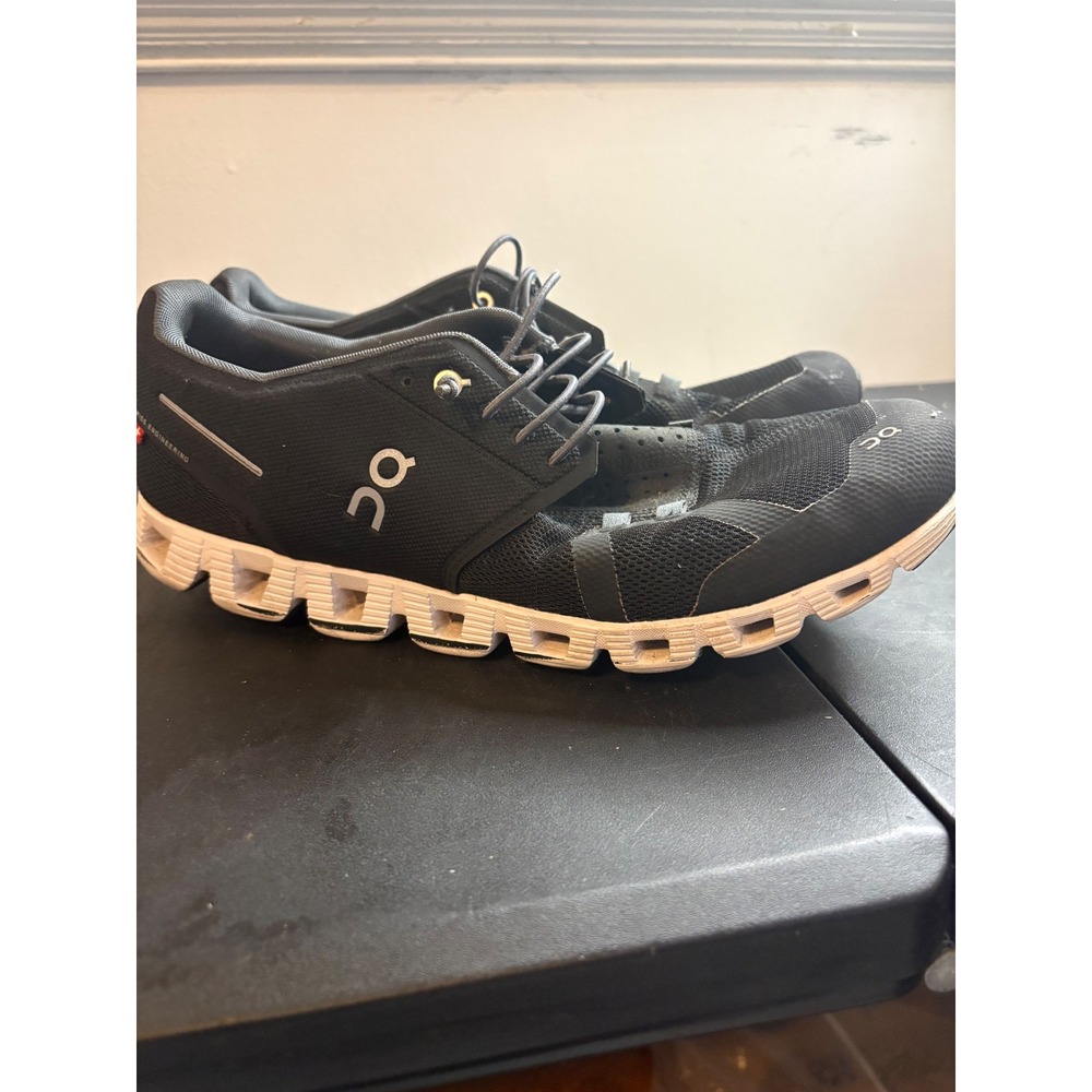 On Running Cloud Mens 11 Black White Swiss Engineering Sneakers 19.0002